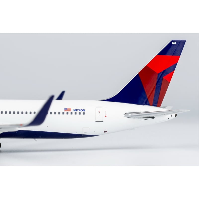 ✨非売品✨デルタ航空 Boeing 747-400 1:200✨ Amazon.com: Flight Miniatures Delta (07-Cur) 747-400 1:200