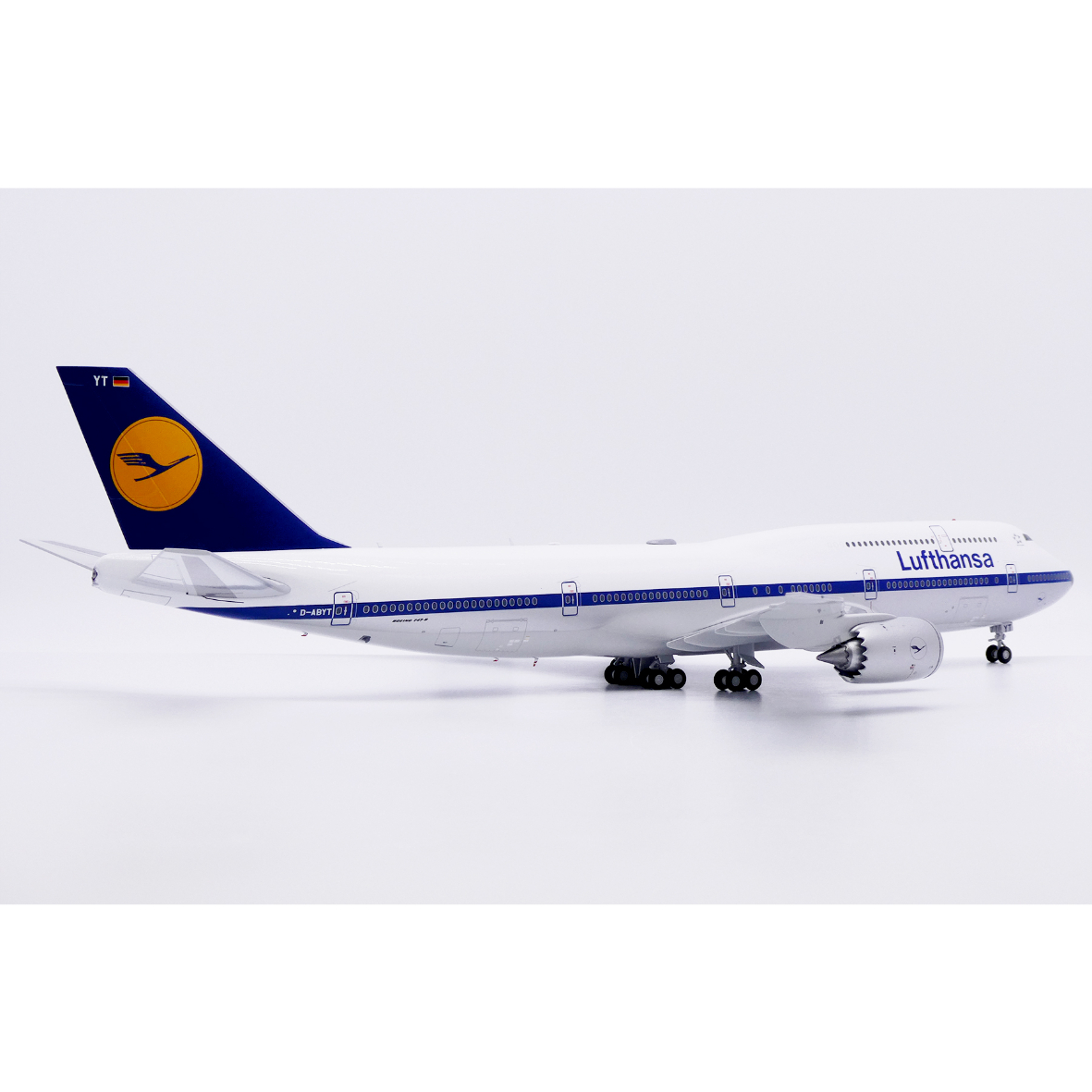 1/200 ルフトハンザ B747-8 レトロ塗装 D-ABYT お取り寄せ商品】1/200 747-8 ルフトハンザドイツ航空「レトロ塗装機