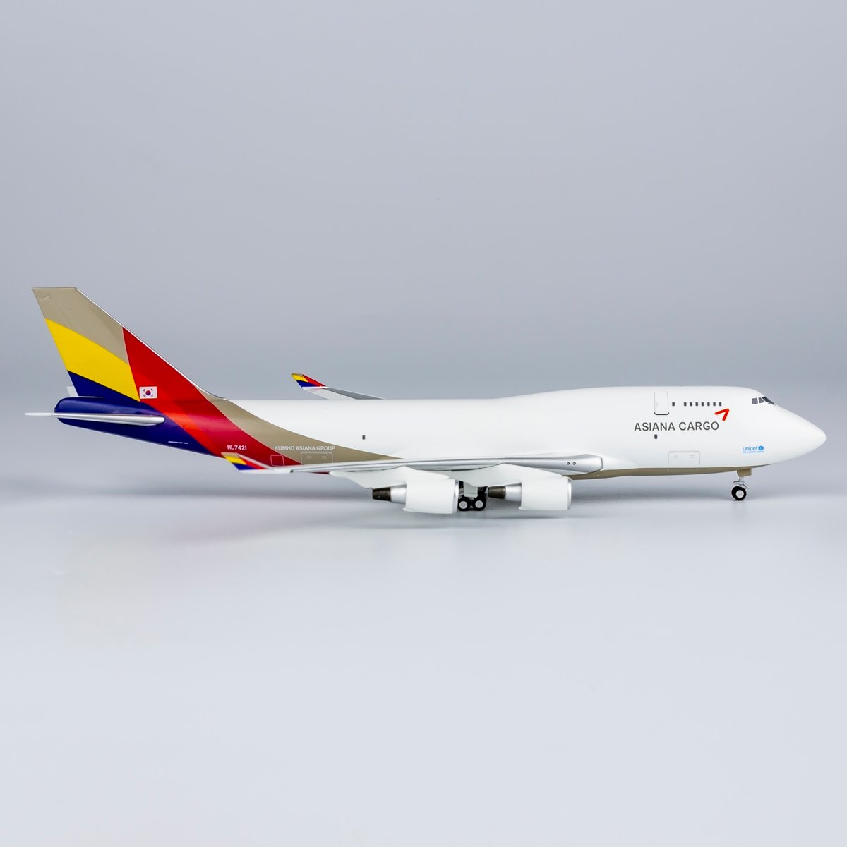 お取り寄せ商品】1/400 747-400BDSF アシアナ航空 HL7421 |