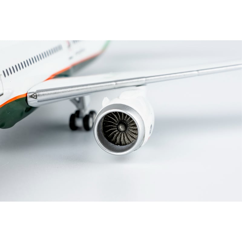 エバー航空　モデルプレーン Amazon | TANG DYNASTY 1/400 16cm エバー航空 EVA AIR