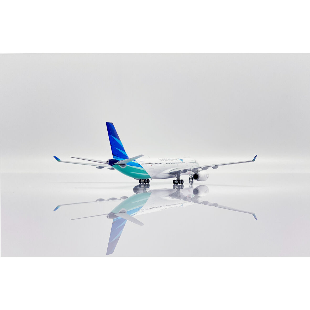 お取り寄せ商品】1/400 A330-300 ガルーダインドネシア航空 お取り寄せ商品】1/400 A330-300 ガルーダインドネシア航空