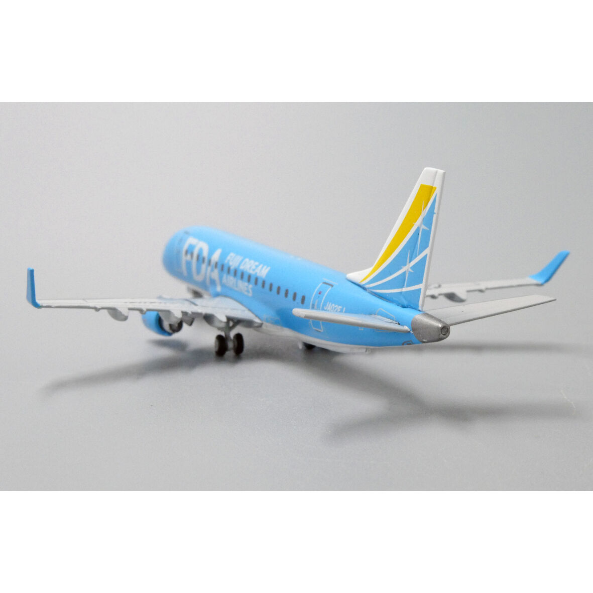 非売品・新商品情報】1/400 ERJ-175 フジドリームエアラインズ 非売品・新商品情報】1/400 ERJ-175 フジドリームエアラインズ