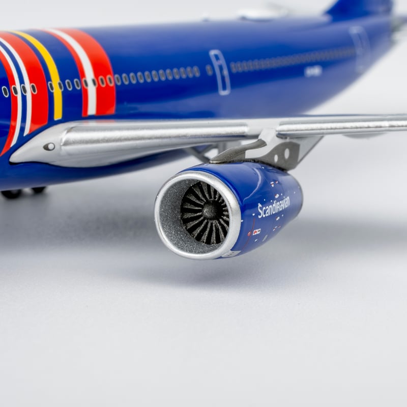 1/400 A330-300 スカンジナビア航空「創立80周年記念塗装」 LN-RKR | ひ