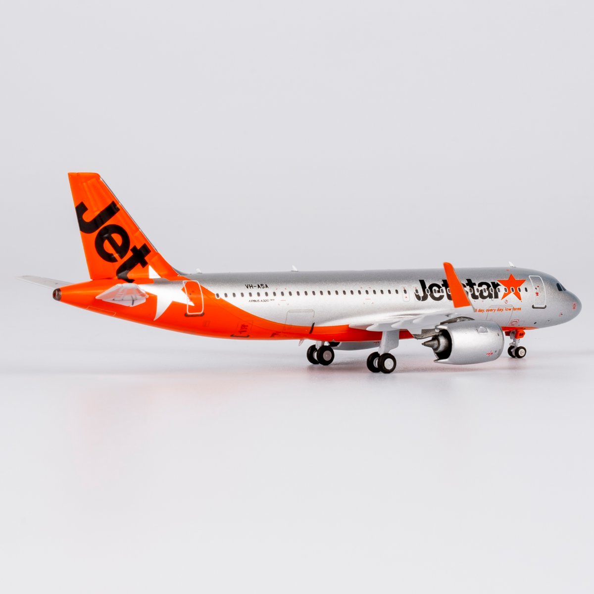 ジェットスター航空 A320neo VH-A5A 1/400 お取り寄せ商品】 1/400 A320neo ジェットスター「First A320n