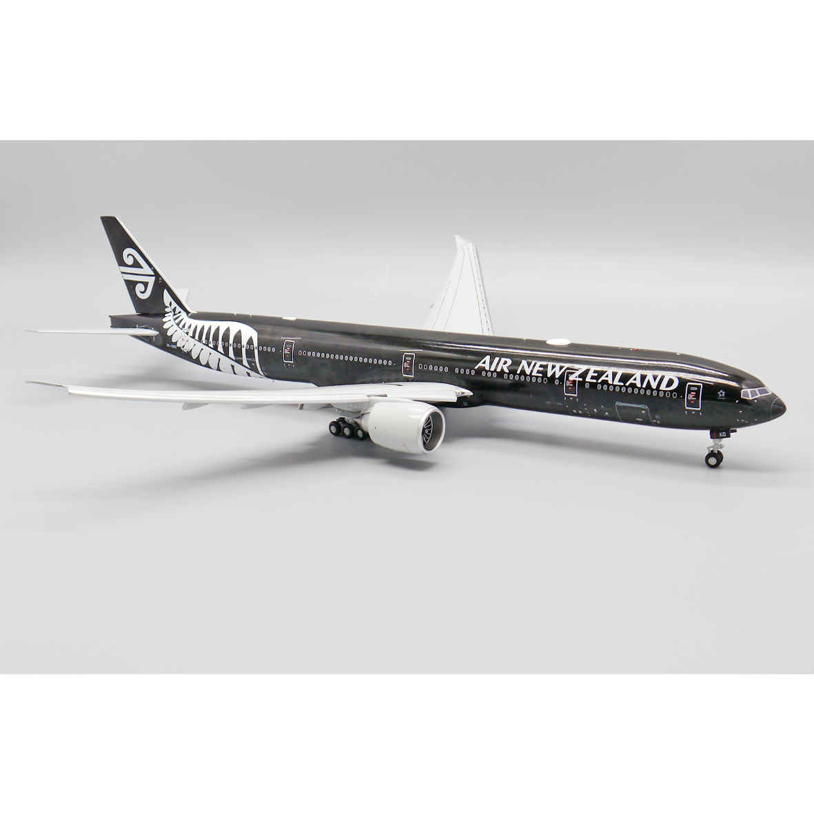【残り3！新品・未開封】KNK クナクン / AIRLINE（2枚セット） お取り寄せ商品】1/200 777-300ER ニュージーランド航空 ZK-OKQ