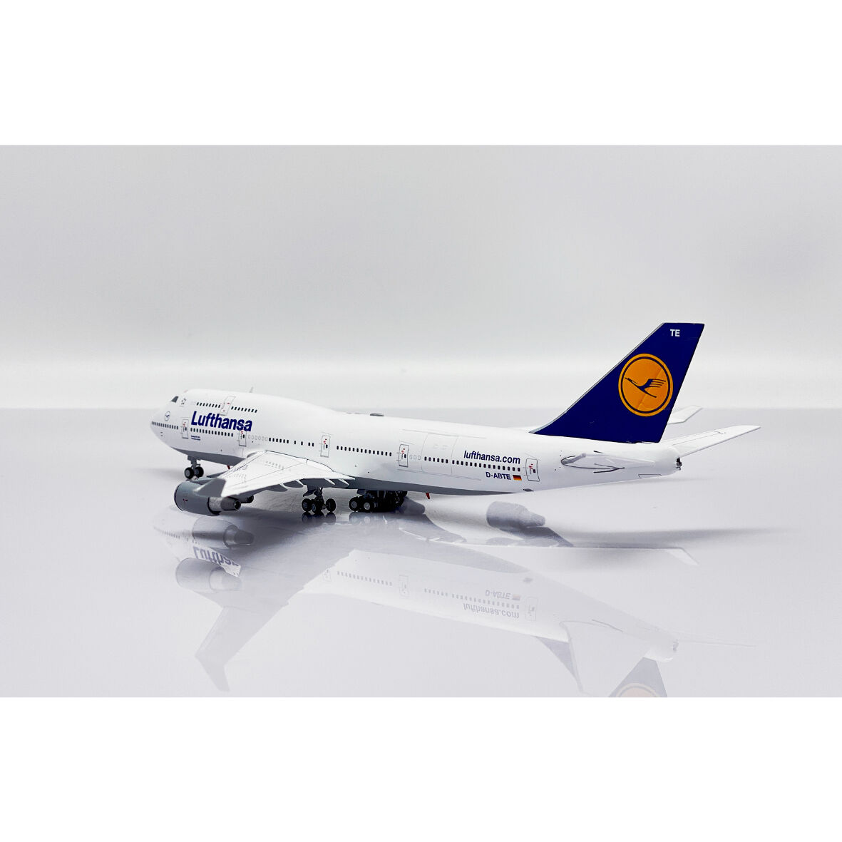 お取り寄せ商品】1/400 747-400 ルフトハンザドイツ航空 D-ABTE