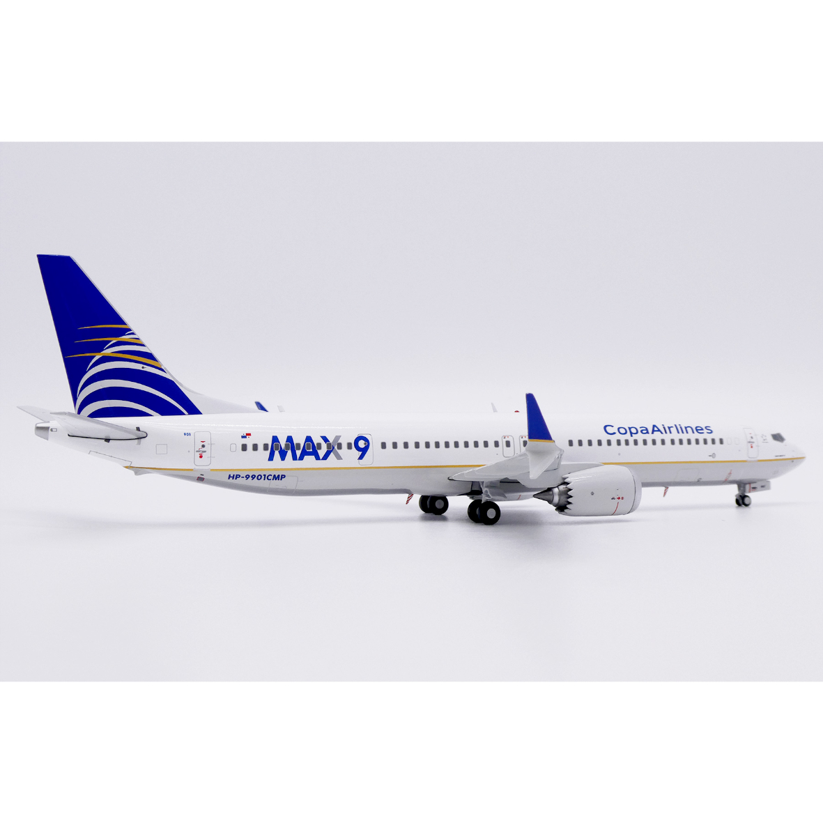 コパ航空 737MAX 9 HP-9905CMP 飛行機模型　1/100 コパ航空 737MAX 9 HP-9905CMP 飛行機模型 1/100 - メルカリ