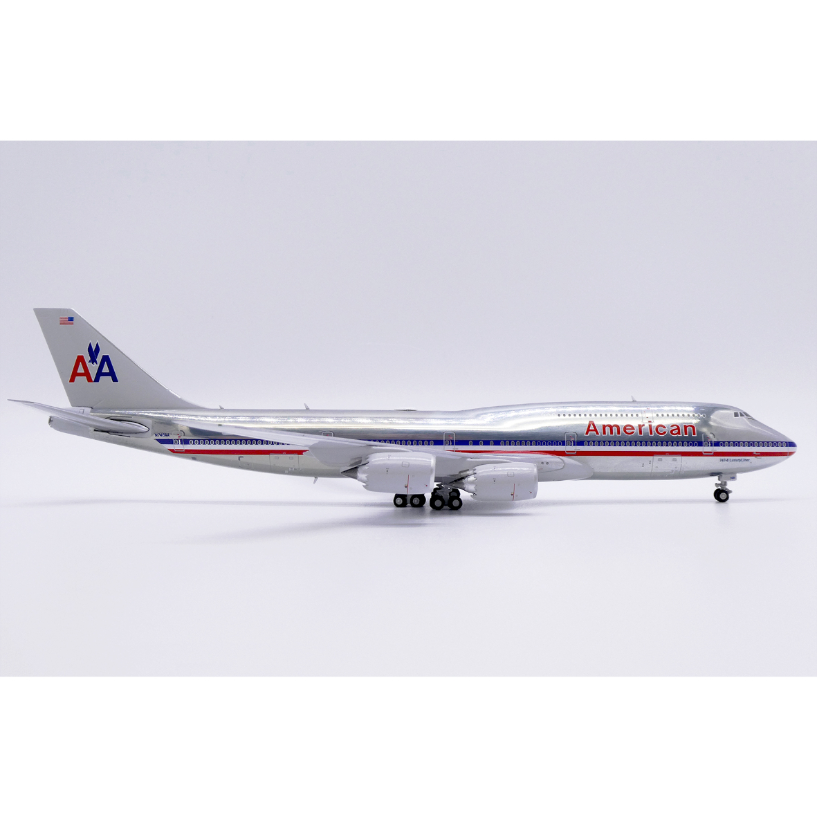 1/400 747-8i アメリカン航空 仮想塗装 N748AA (ポリッシュ仕上げ) |