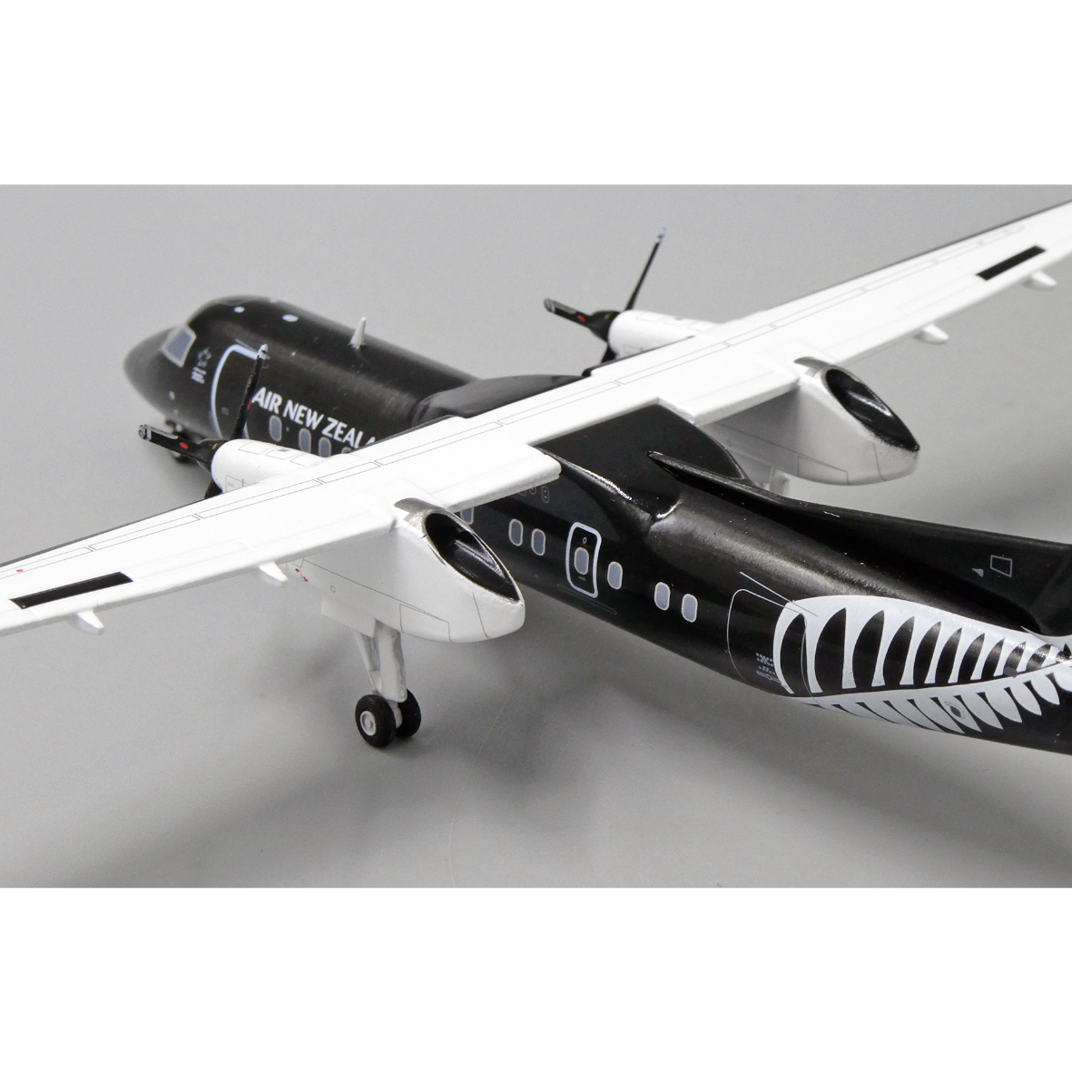 お取り寄せ商品】1/200 Dash8-Q300 ニュージーランド航空「All Black