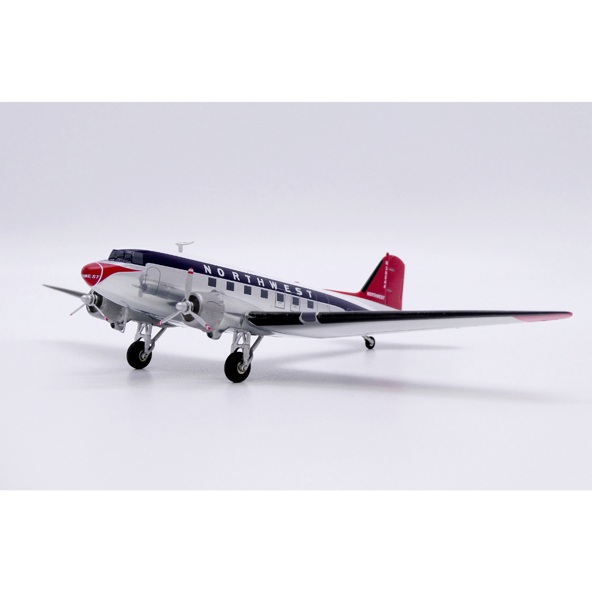 お取り寄せ商品】1/200 DC-3 ノースウエスト航空 N39544 (ポリッシュ