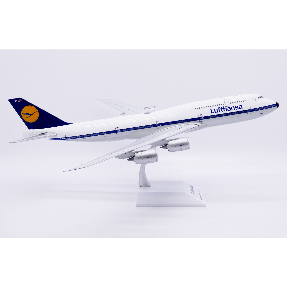 先割予約15％OFF】1/200 747-8 ルフトハンザドイツ航空「レトロ塗装機