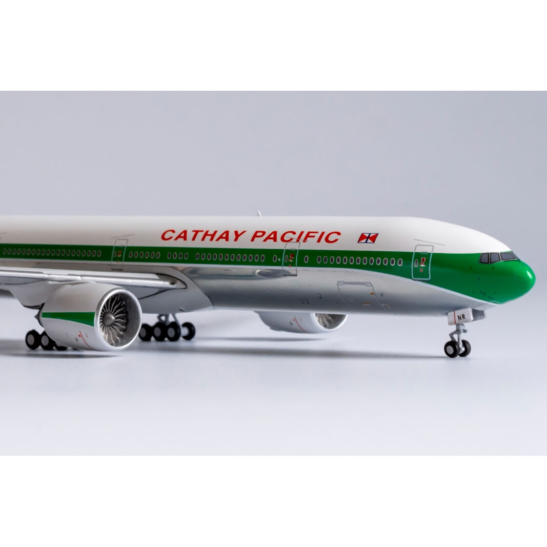 キャセイパシフィック航空 1/200 B777-300ER 公式モデル プラ製外箱に ...