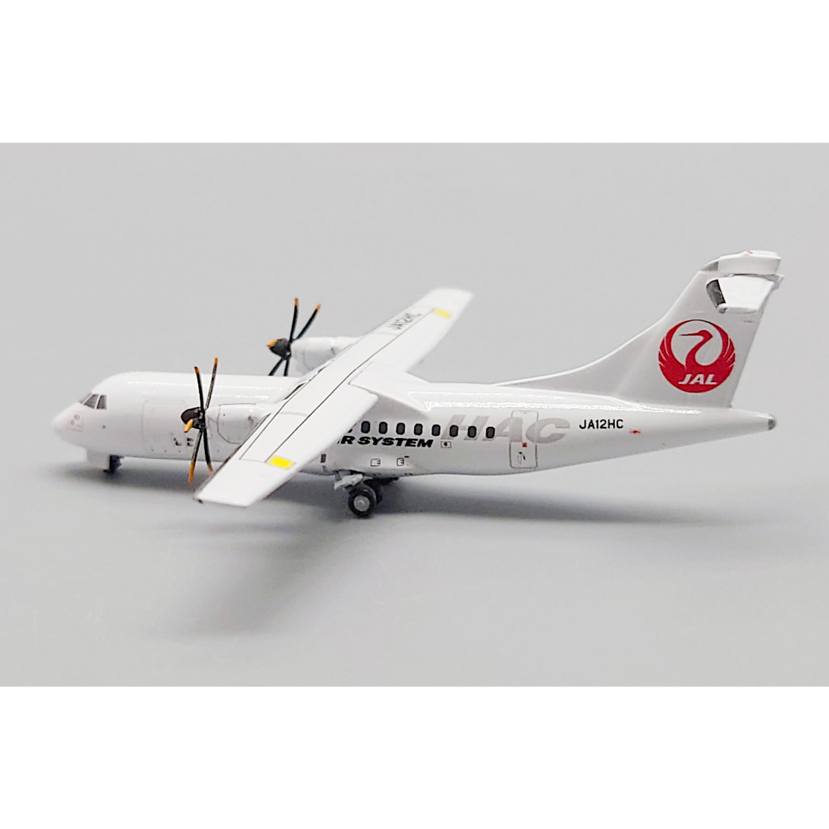 非売品・新商品情報】1/400 ATR 42-600 北海道エアシス
