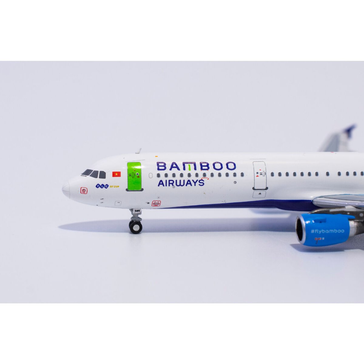 お取り寄せ商品】1/400 A321-200 バンブー・エアウェイズ VN-A585 |