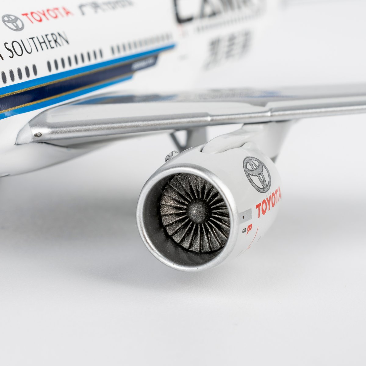 お取り寄せ商品】1/400 777-200 中国南方航空「CAMRY」 B-2051