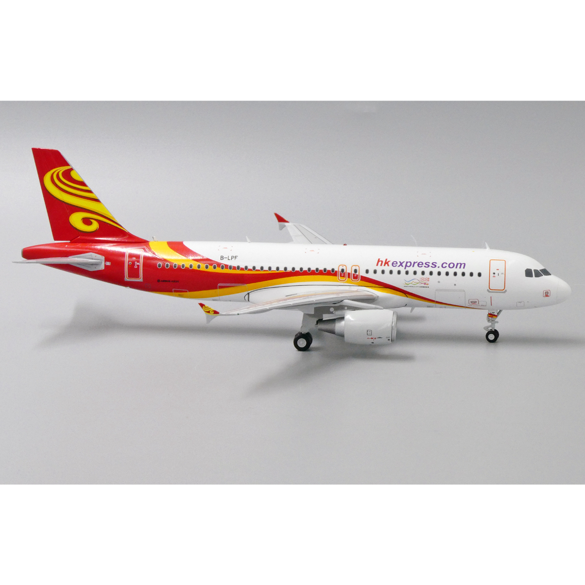 香港航空 A320 1/200 箱に少し傷あり 香港航空 A320 1/200 箱に少し傷あり 香港航空 A320 1/200 箱