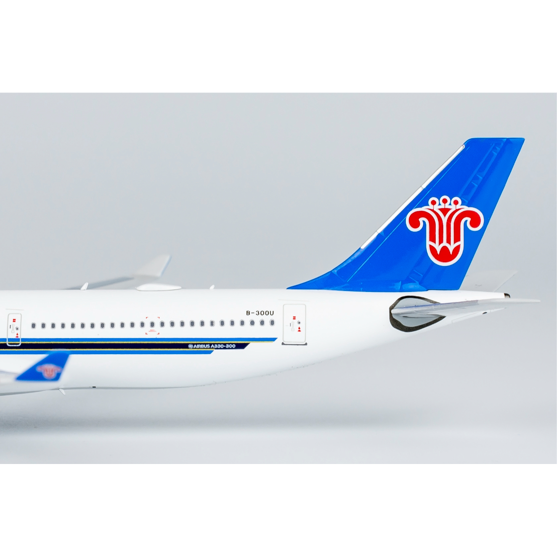 ★たかのすけ様★中国国際航空 A330-300｜NG Models 1/400 ScaleModelStore.com :: NG Models 1:400 - 62067 - China Southern