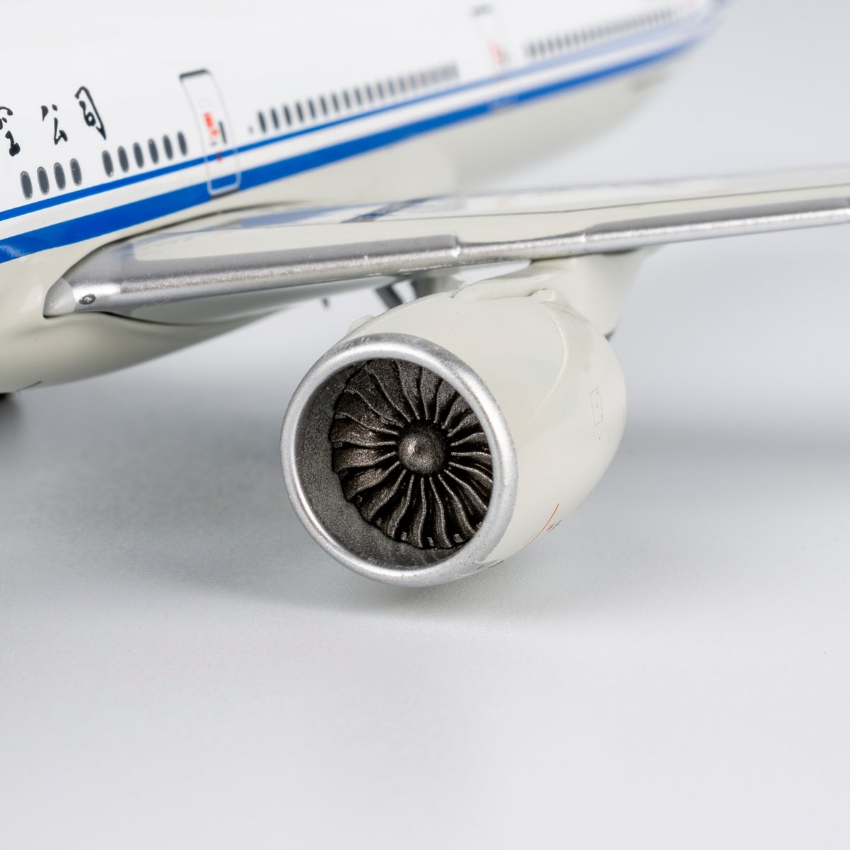 お取り寄せ商品】1/400 777-300ER 中国国際航空 B