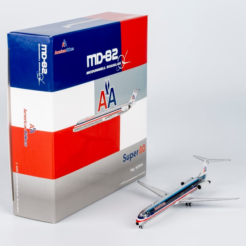 1/400 MD-82 アメリカン航空「black nosecone」 N236AA