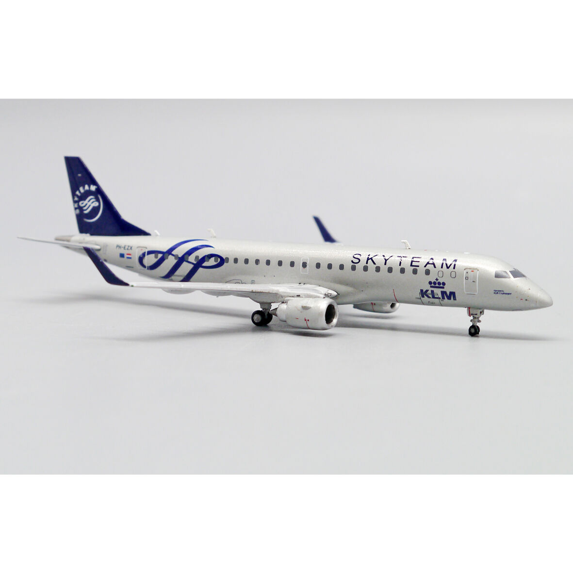 KLMオランダ航空 ERJ-190 PH-EZX 1/200 KLMオランダ航空 ERJ-190 PH-EZX 1/200