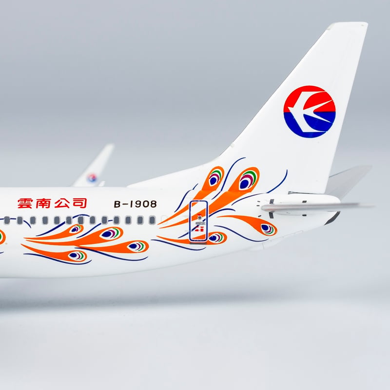 1/400 737-800/w 中国東方航空「雲南 孔雀(オレンジ)特別塗装機2013