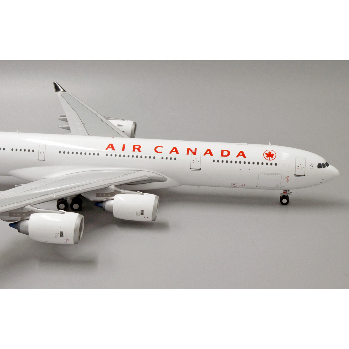 1/200 A340-500 エア・カナダ「旧塗装」 C-GKOM | ひ