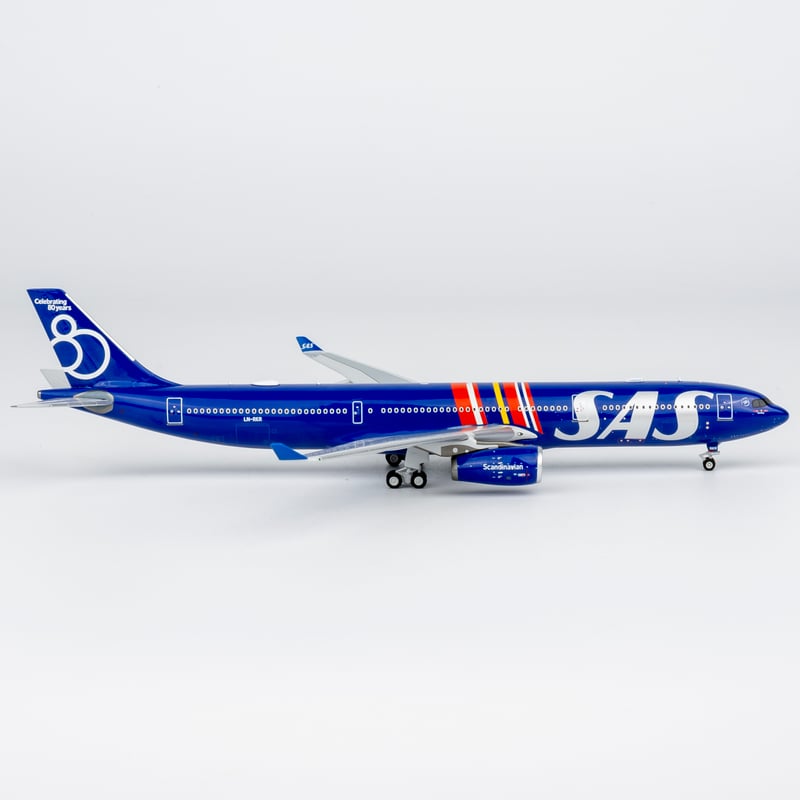 SAS A330-300 LN-RKR 80周年記念塗装 1/400 SAS A330-300 LN-RKR 80周年記念塗装 1/400 スタンド付 1/400 A330-