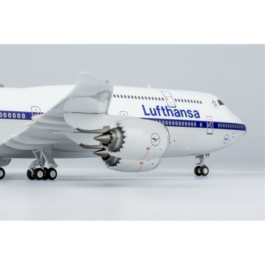 1/400 747-8 ルフトハンザドイツ航空 「60周年レトロ特別塗装機 1/400 747-8 ルフトハンザドイツ航空 「60周年レトロ特別塗装機