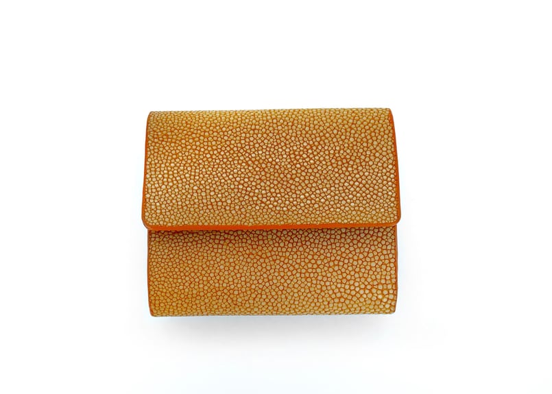三つ折りコンパクト財布【オレンジ】 | STINGMAN -stingray leather-