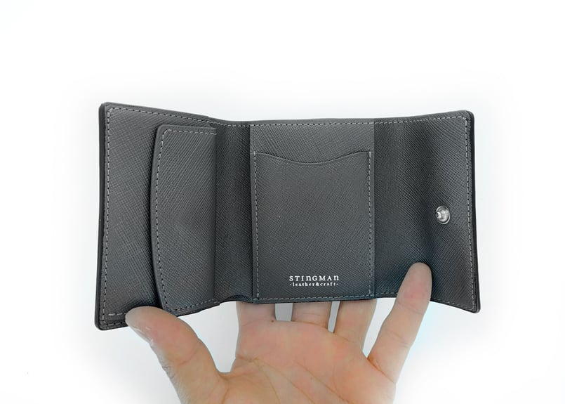 三つ折りコンパクト財布【黒】 | STINGMAN -stingray leather-