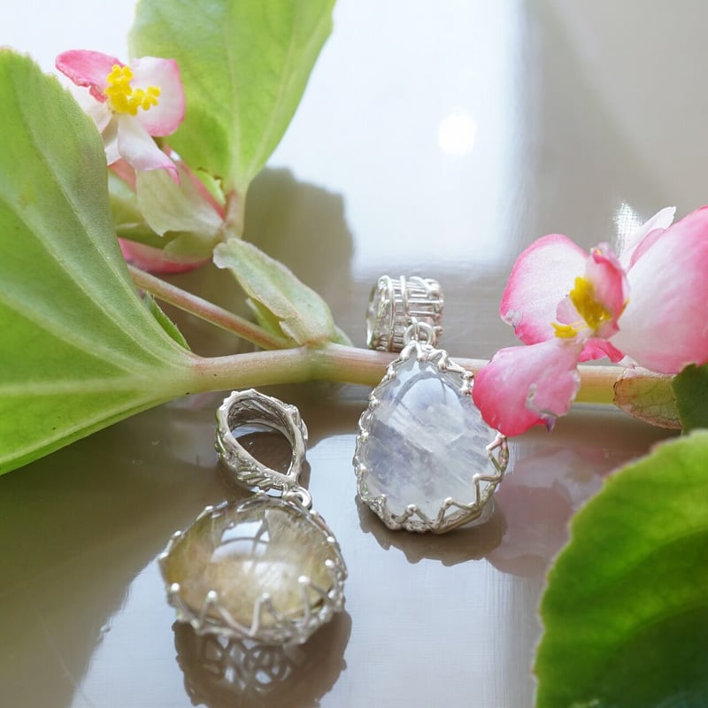 silver ホワイトラブラドライト ペンダントトップ | 鋳金工房 silver ホワイトラブラドライト ペンダントトップ | 鋳金工房
