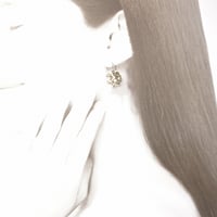 silver ボール状のピアス