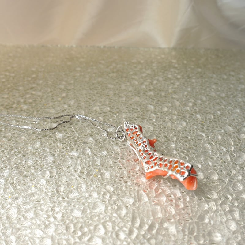 深海珊瑚 花彫刻 ペンダント　シルバー製　ペンダントトープ　アクセサリー 深海珊瑚 花彫刻 ペンダント シルバー製 ペンダントトープ