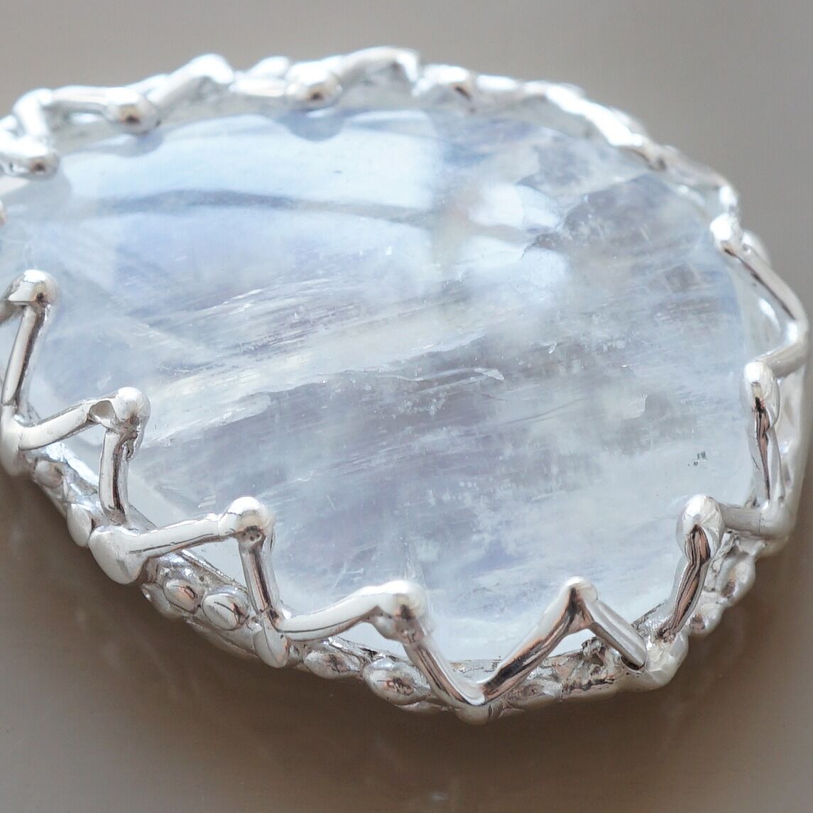 silver ホワイトラブラドライト ペンダントトップ | 鋳金工房 silver ホワイトラブラドライト ペンダントトップ | 鋳金工房