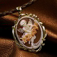 KS-661 【パトリシア・パルラーティ作】天然シェルカメオルース 2025年