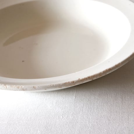 イタリアの肉厚で素朴な生成色の深さのある大きなプレート ITALY／PLATE  IT3