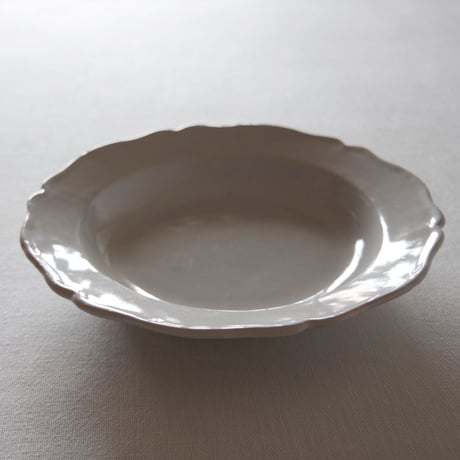 南仏白釉の飾らない素朴な深さのある花リムプレート SOUTHERN FRANCE／PLATE  SF76