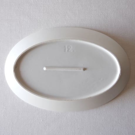 フランスの使い込まれた素朴な厚いオーバルプレート FRANCE／OVAL PLATE F167