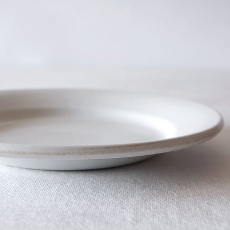 フランスの使い込まれたぽってりとしたプレート FRANCE／PLATE F112