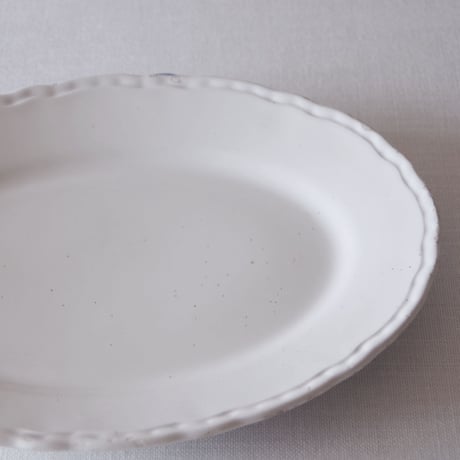 イタリアの可憐な白釉のフリルリムオーバルプレート ITALY／PLATE  IT2
