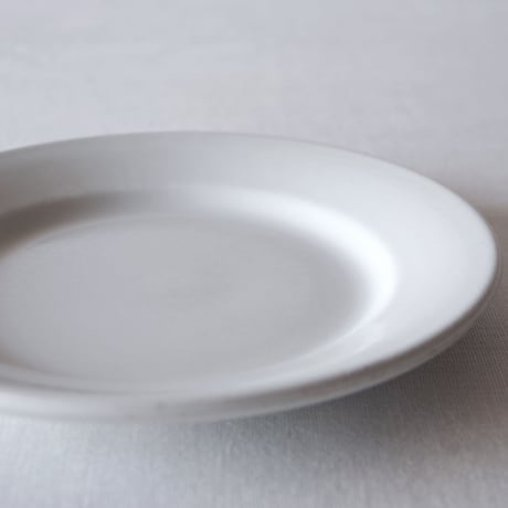 フランスの使い込まれたぽってりとしたプレート FRANCE／PLATE F110