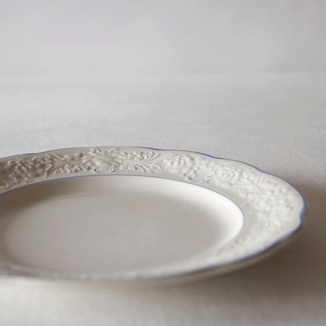 ショワジールロア／燻んだミルク色の可憐に枯れた花ルムプレート CHOISY LE ROY／PLATE CLR62