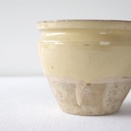 南仏のやわらかい黄釉の可憐なポット SOUTHERN FRANCE／POT SF132