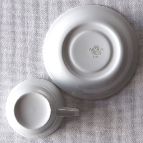 アラビア／エレガントなデミカップ＆ソーサー ARABIA／CUP & SAUCER A33