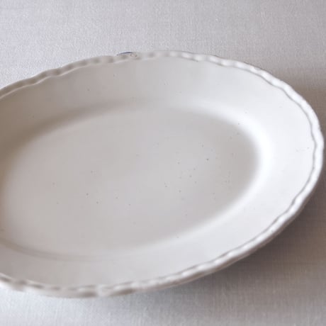 イタリアの可憐な白釉のフリルリムオーバルプレート ITALY／PLATE  IT2