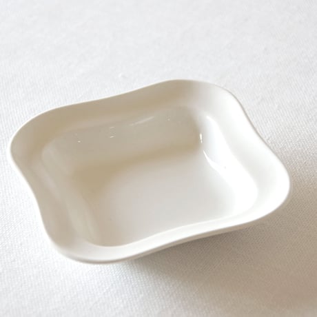 ウエッジウッド／繊細で美しいディネットスクエア型の深皿 WEDGWOOD／DINETTE PLATE  WEDG72