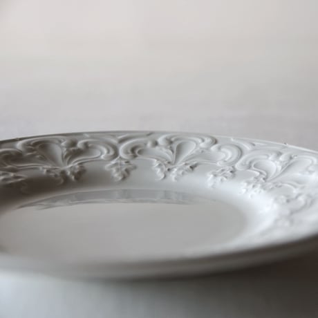 クレイユ エ モントロー／美しいレリーフのプレートデザートサイズ CREIL ET MONTEREAU／PLATE C87