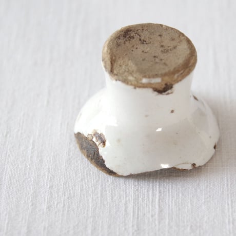 フランスの淡いエクリュの朽ちた薬瓶？／FRANCE／BOTTLE F332