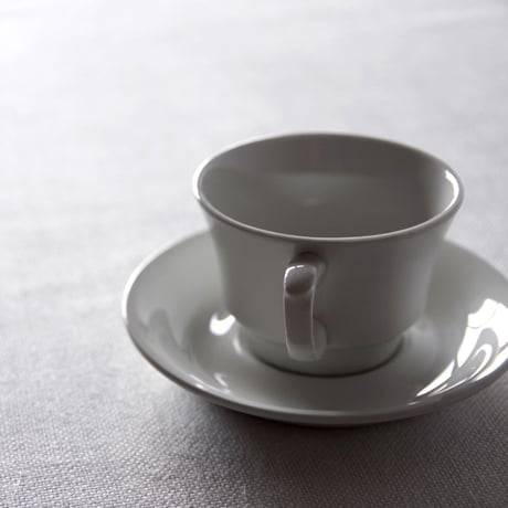アラビア／エレガントなデミカップ＆ソーサー ARABIA／CUP & SAUCER A33