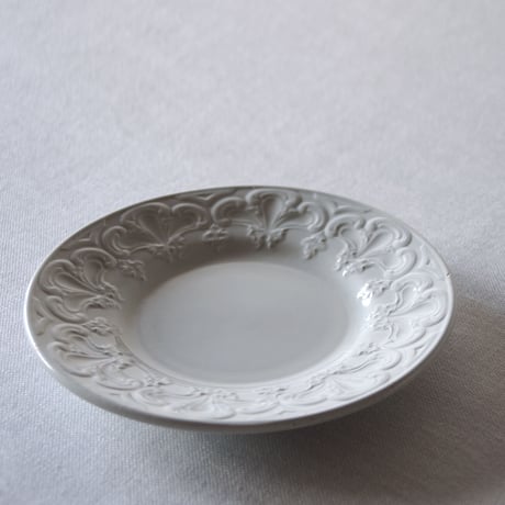 クレイユ エ モントロー／美しいレリーフのプレートデザートサイズ CREIL ET MONTEREAU／PLATE C87